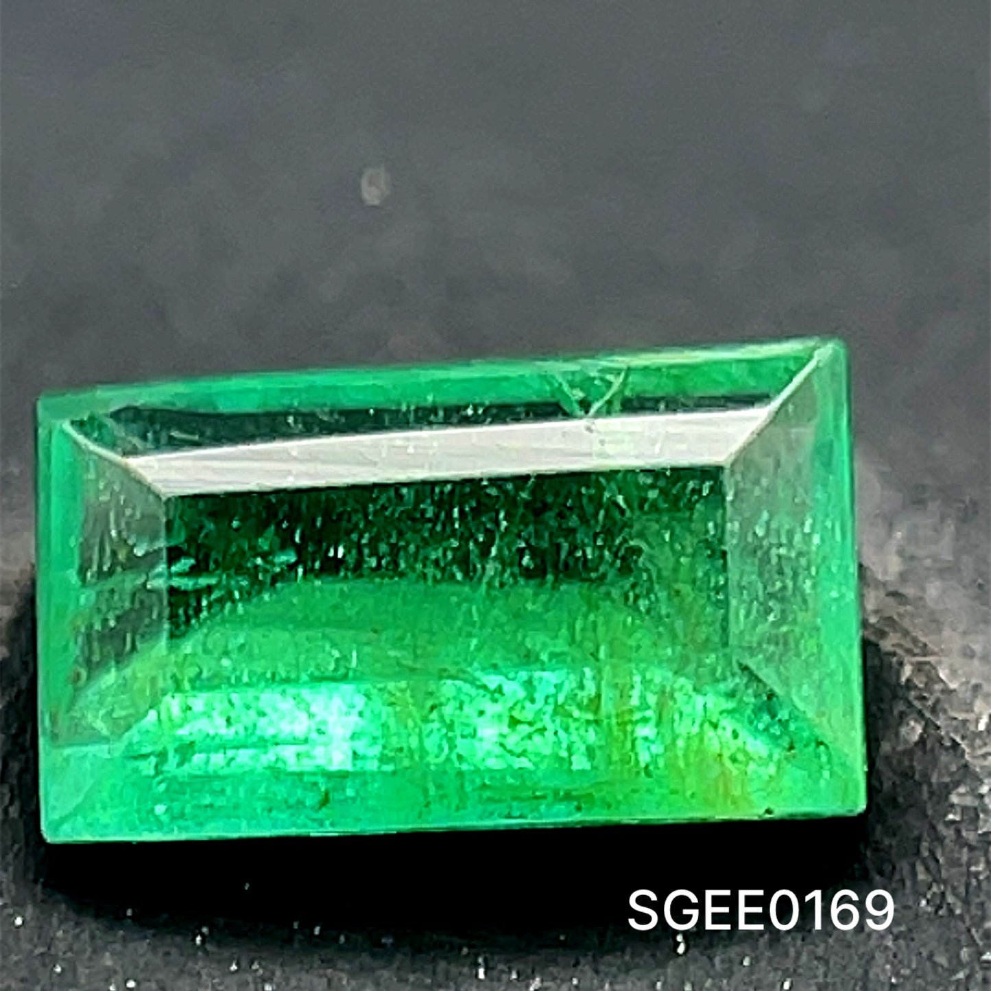 ESMERALDA CORTE BAGUETTE 0.60 CTS