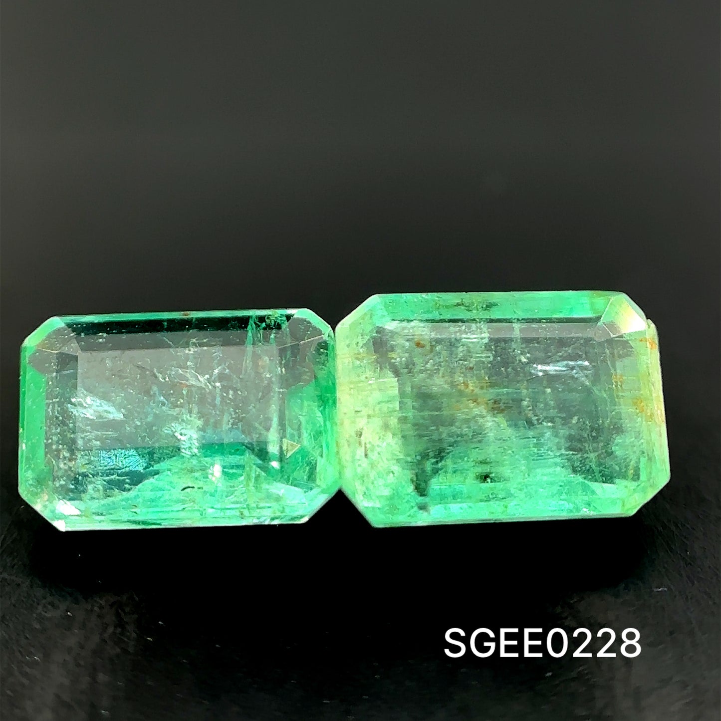 PAR DE ESMERALDAS CORTE ESMERALDA 1.345 CTS