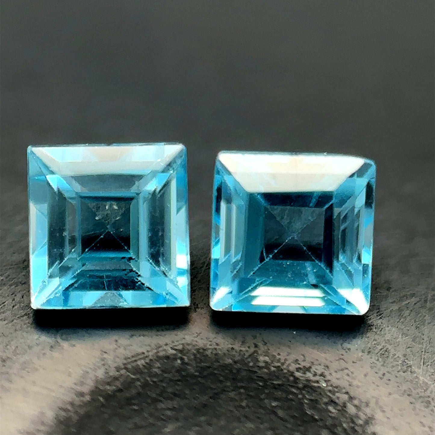 PAR DE TOPACIO SKY BLUE CORTE PRINCESS 0.96 CT