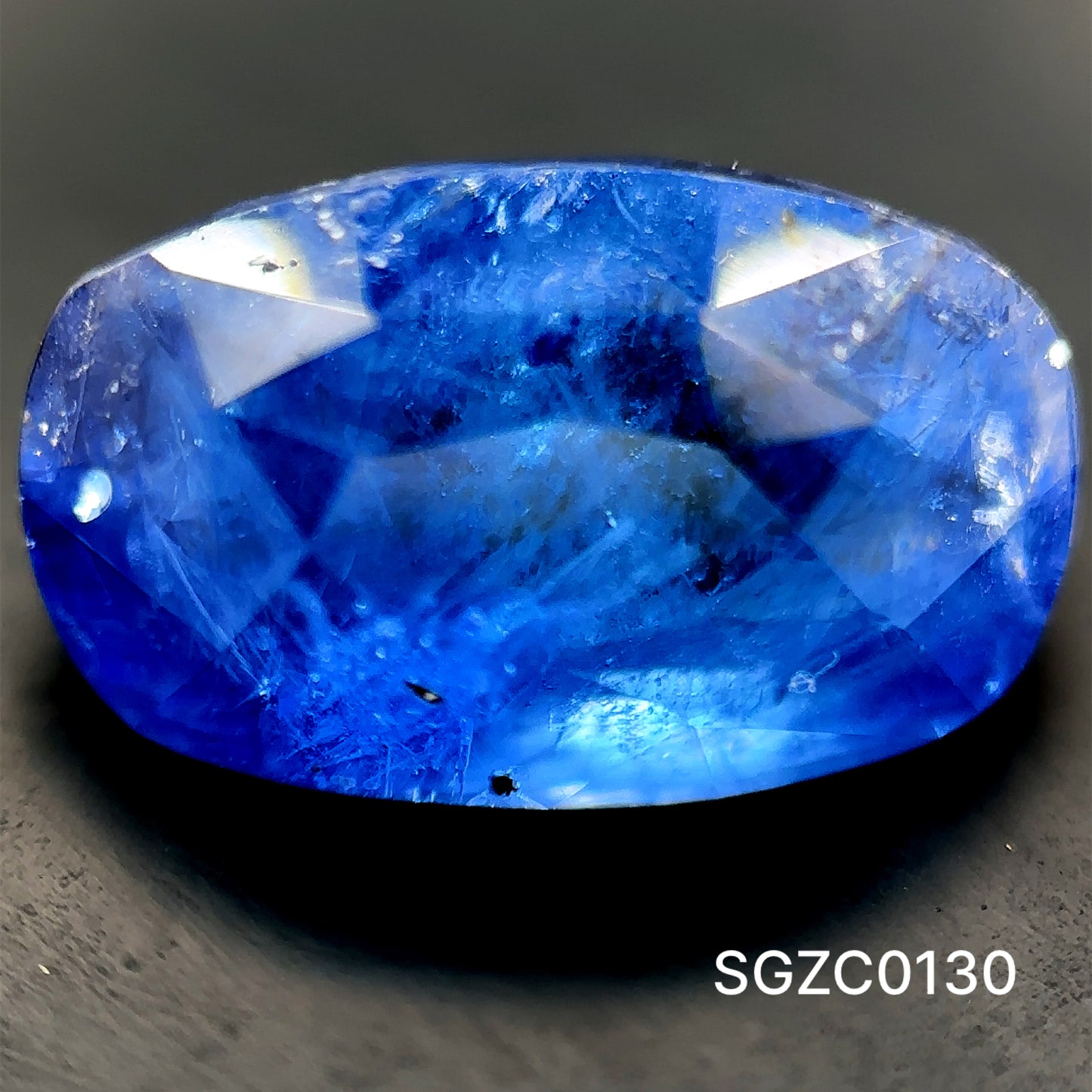 ZAFIRO CORTE CUSHION ALARGADO 3.875 CTS