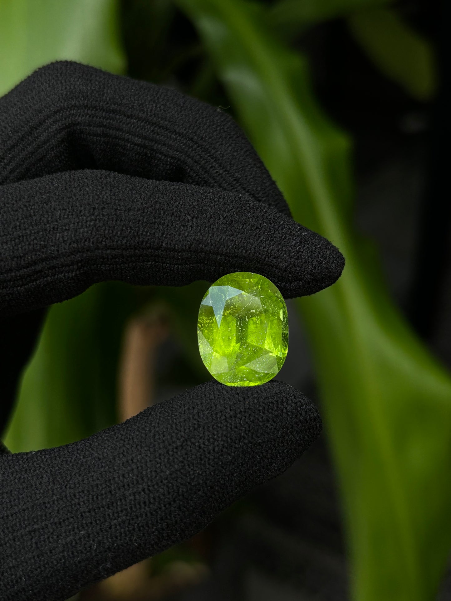 PERIDOTO CORTE OVAL 18.29 CTS