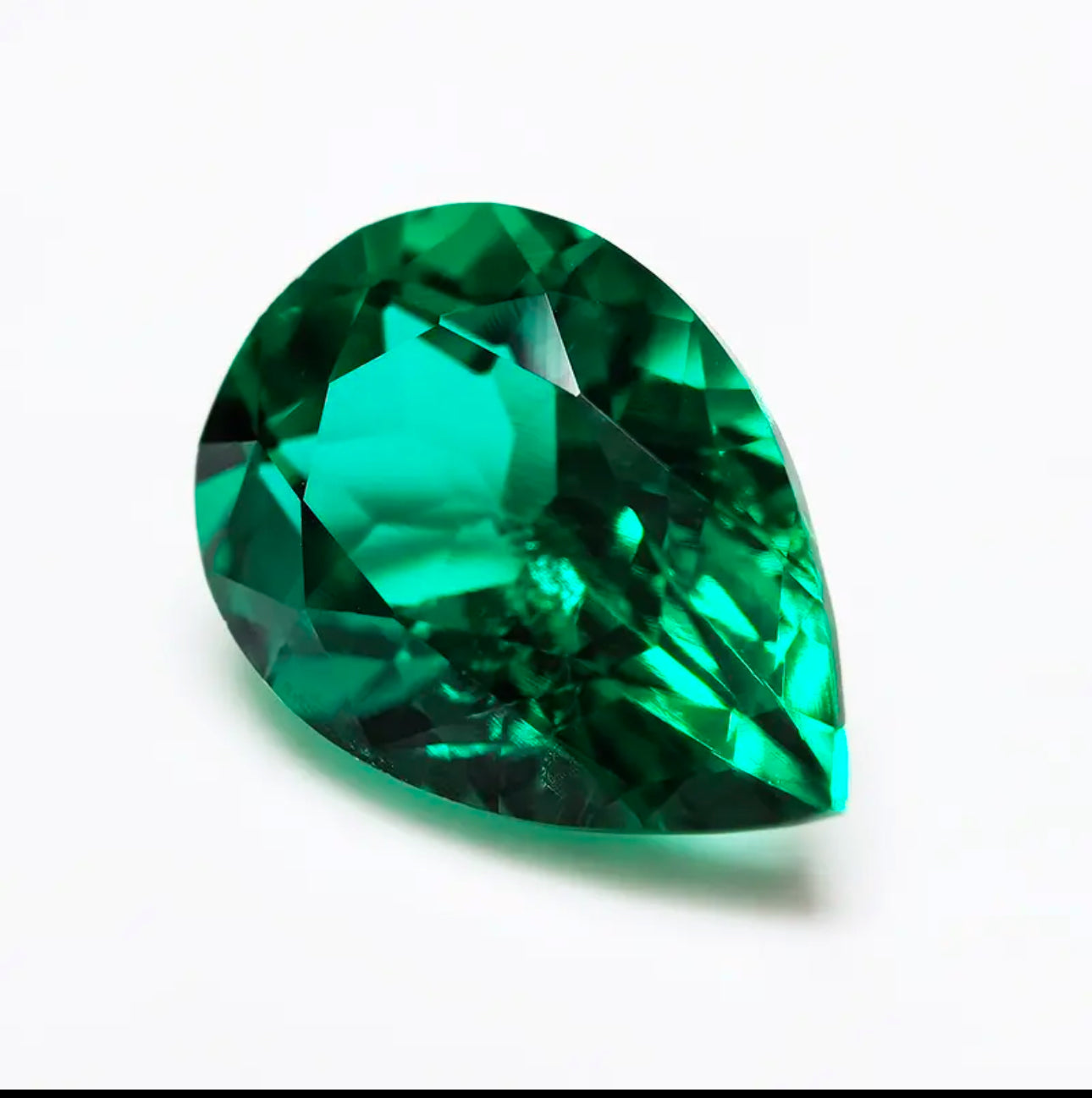 ESMERALDA DE LABORATORIO CORTE PERA 10.36 CT